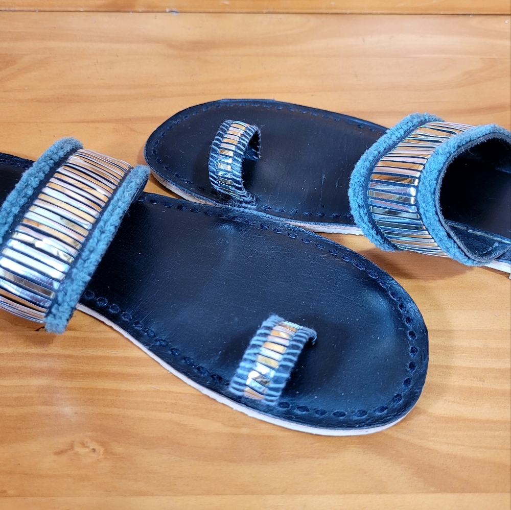 Frayed Edge Toe Loop Sandals - Picture 3 of 5